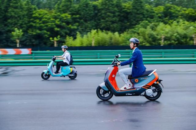 電動車“跑不遠(yuǎn)”需要換電瓶？教你一招，讓電池多用兩年